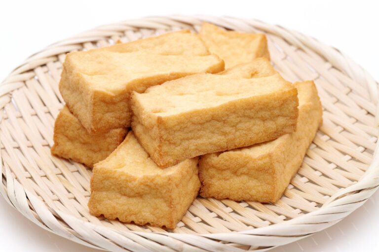 【管理栄養士監修】「厚揚げ」は太りやすい？気になるカロリーと糖質量まとめ