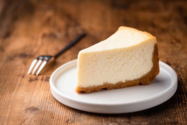 【管理栄養士監修】「チーズケーキ」は太りやすい？気になるカロリーと炭水化物量まとめ