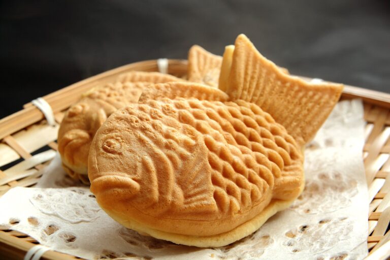 【管理栄養士監修】「たい焼き」は太りやすい？気になるカロリーと炭水化物量まとめ