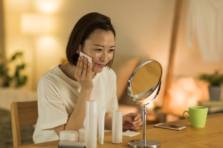 「お肌の手入れ」でお金が貯まる理由とは!?1,000万円貯めた人がやっている「夜の習慣」