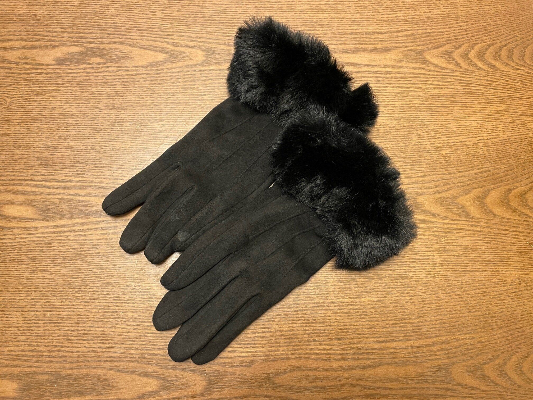 ダイソーに見えない！たった330円でゲットできるスマホ対応手袋はエレガントで超高見え！