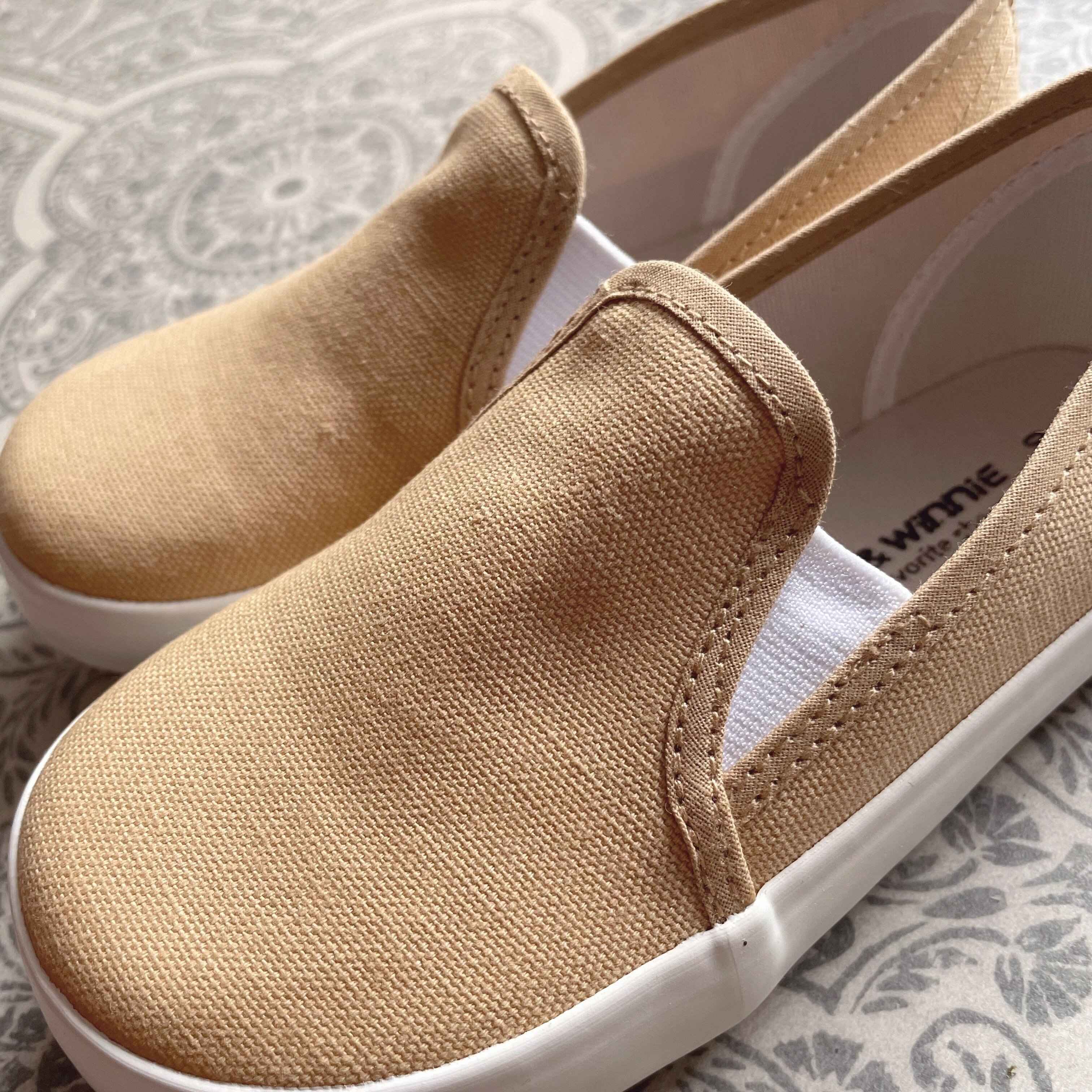 【ヒラキ】SNSでも話題の180円スニーカー！新色「くすみベージュ」も登場