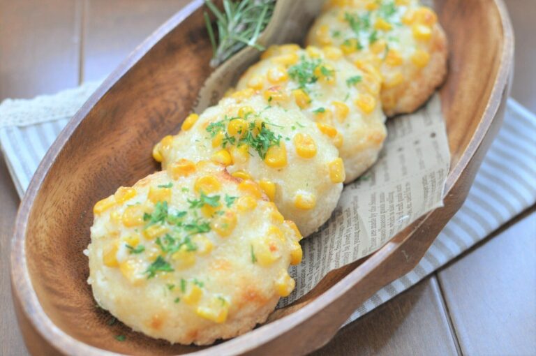 材料4つ！焼くまで5分【さっくりマヨコーンパン】ホットケーキミックスで簡単手作り