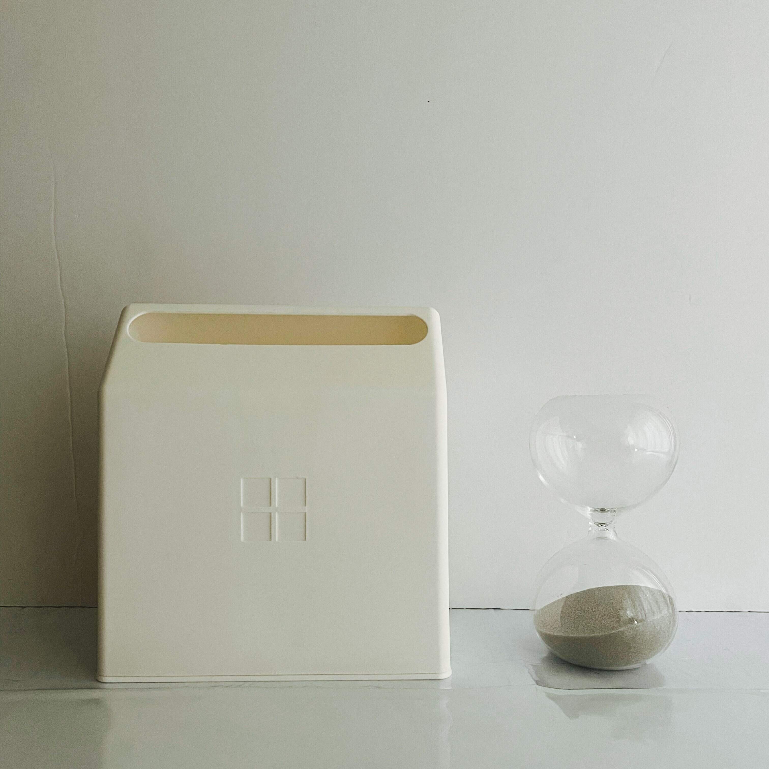 【キャンドゥ】おウチ型でコンパクト！ティッシュケースがカワイイ！