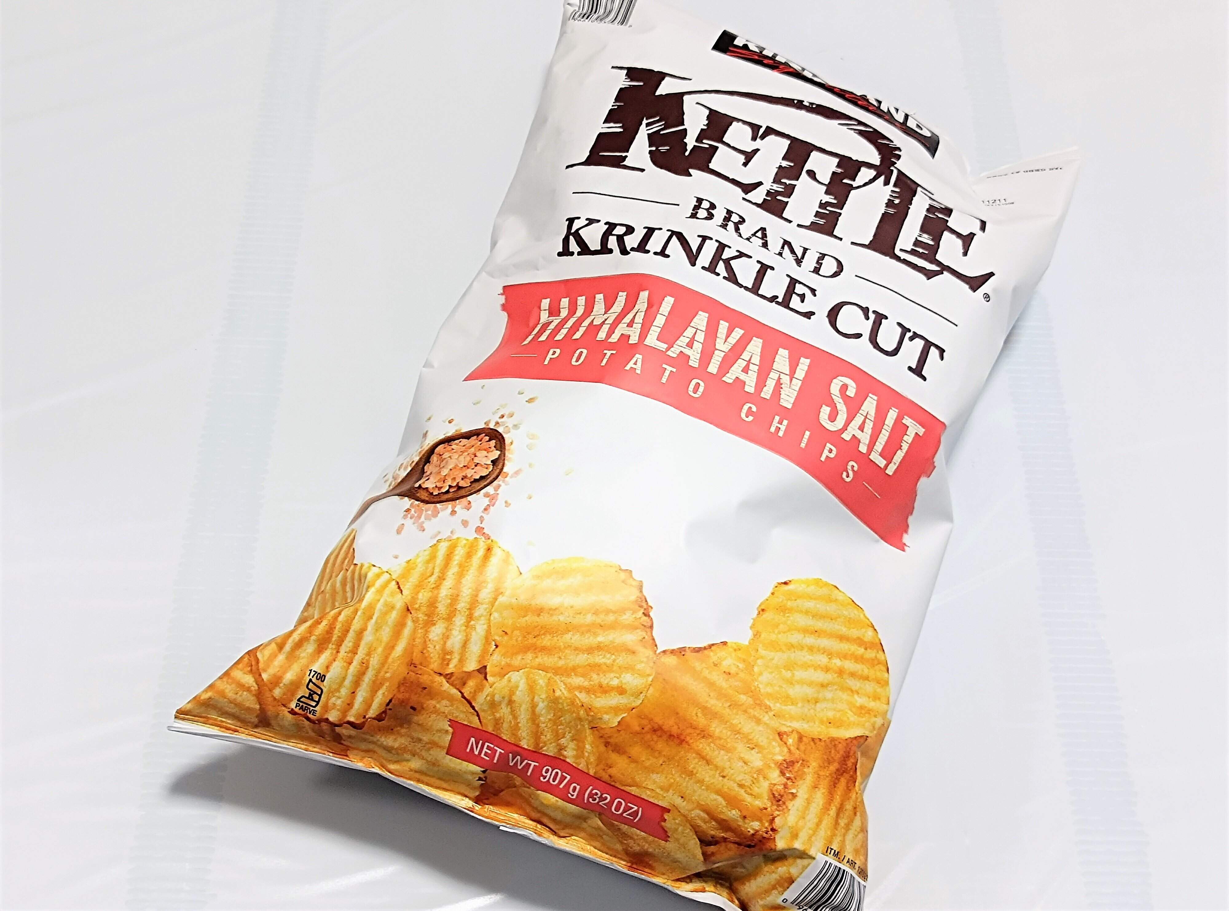 【コストコ】手に取って身構えてしまうサイズの「ケトル ヒマラヤンソルト」はリピ買い必至！食感最高で食べ応えバツグンなポテチ