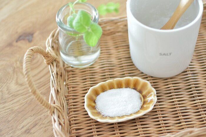 【家事の裏技】昔の人は知っていた！塩をサラサラに保つ方法