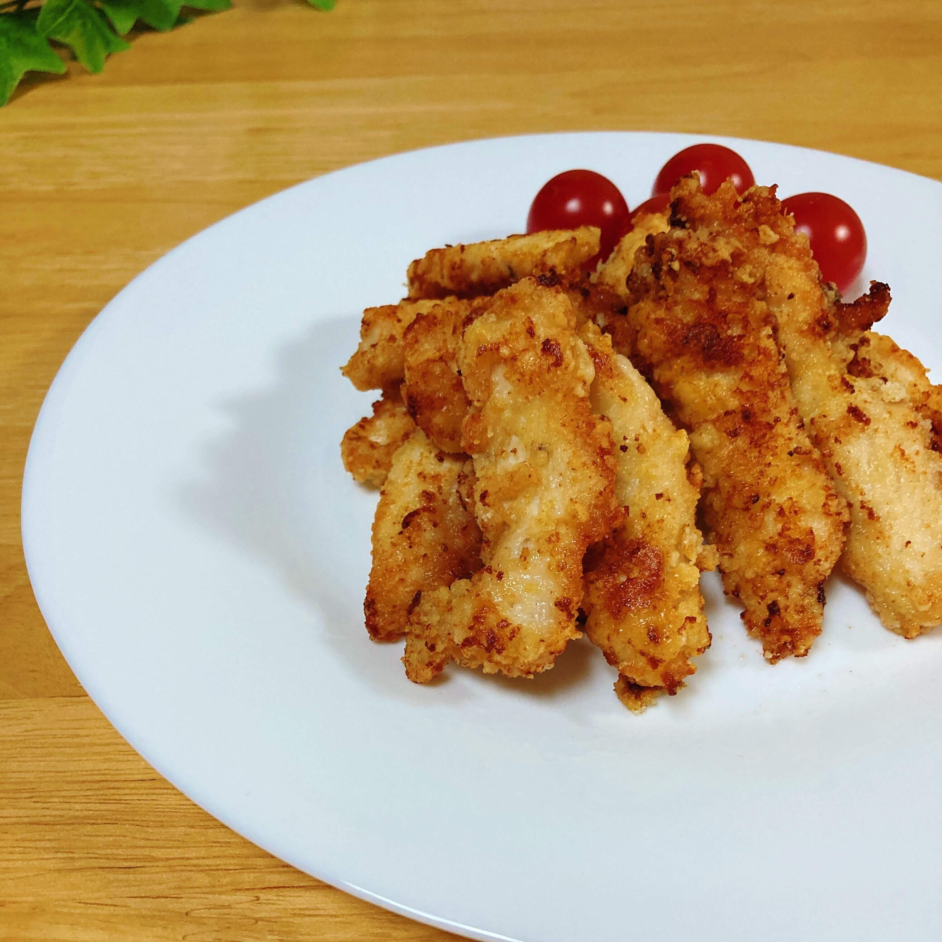 【鶏むね肉レシピ】安くて大満足！サクッと楽しめるコンソメ味のスティックチキン