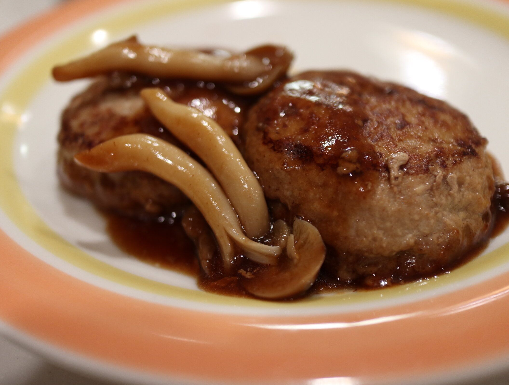 【料理アイデア】卵を入れないでもふわふわ！卵なしハンバーグ