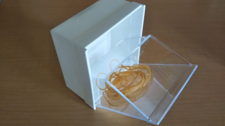 【100円ショップ】試してみたら、やっぱり便利だったマグネットグッズ
