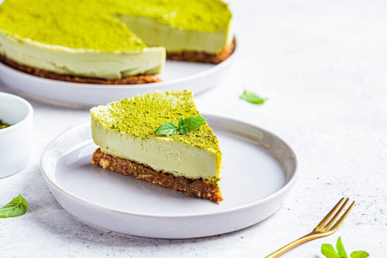 【管理栄養士監修】「ケーキ」は太りやすい？気になるカロリーと炭水化物量まとめ
