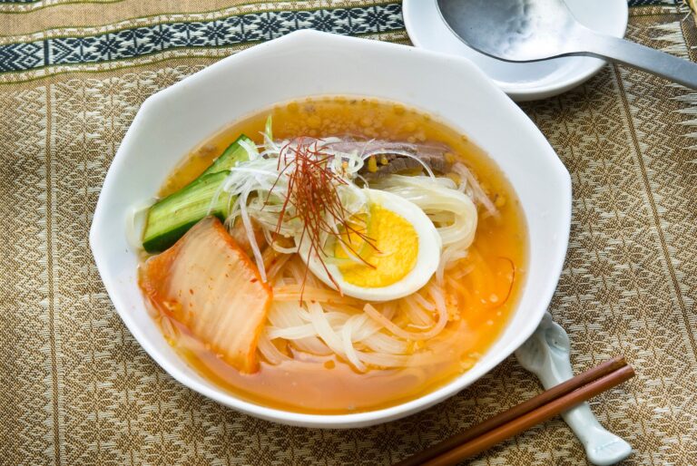 【管理栄養士監修】「冷麺」は太りやすい？気になるカロリーと糖質量まとめ