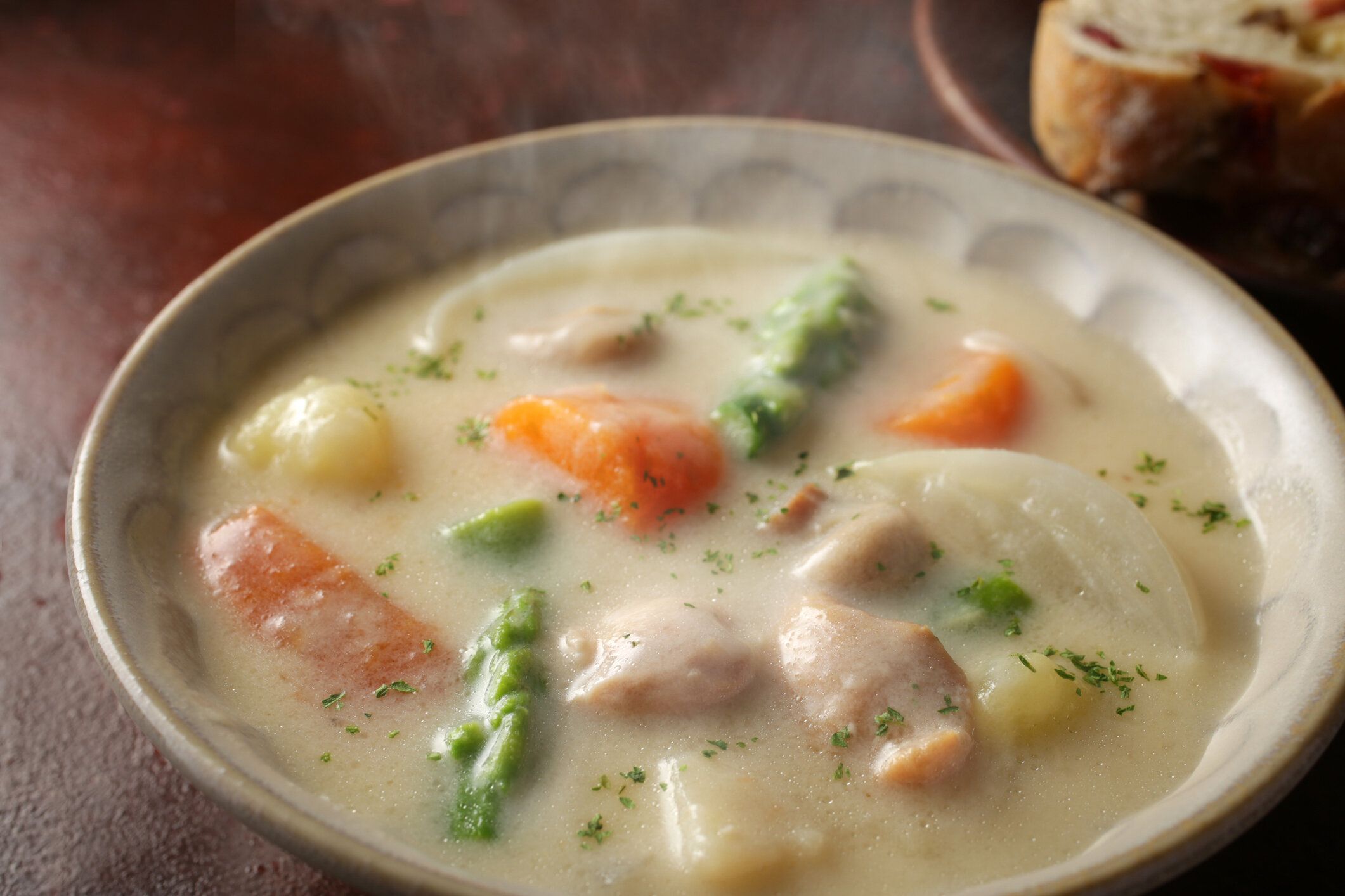 【管理栄養士監修】「シチュー」は太りやすい？気になるカロリーと炭水化物量まとめ