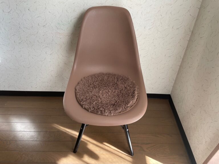 【ダイソー】110円であったかオシャレ見えのチェアパッドがおすすめ！