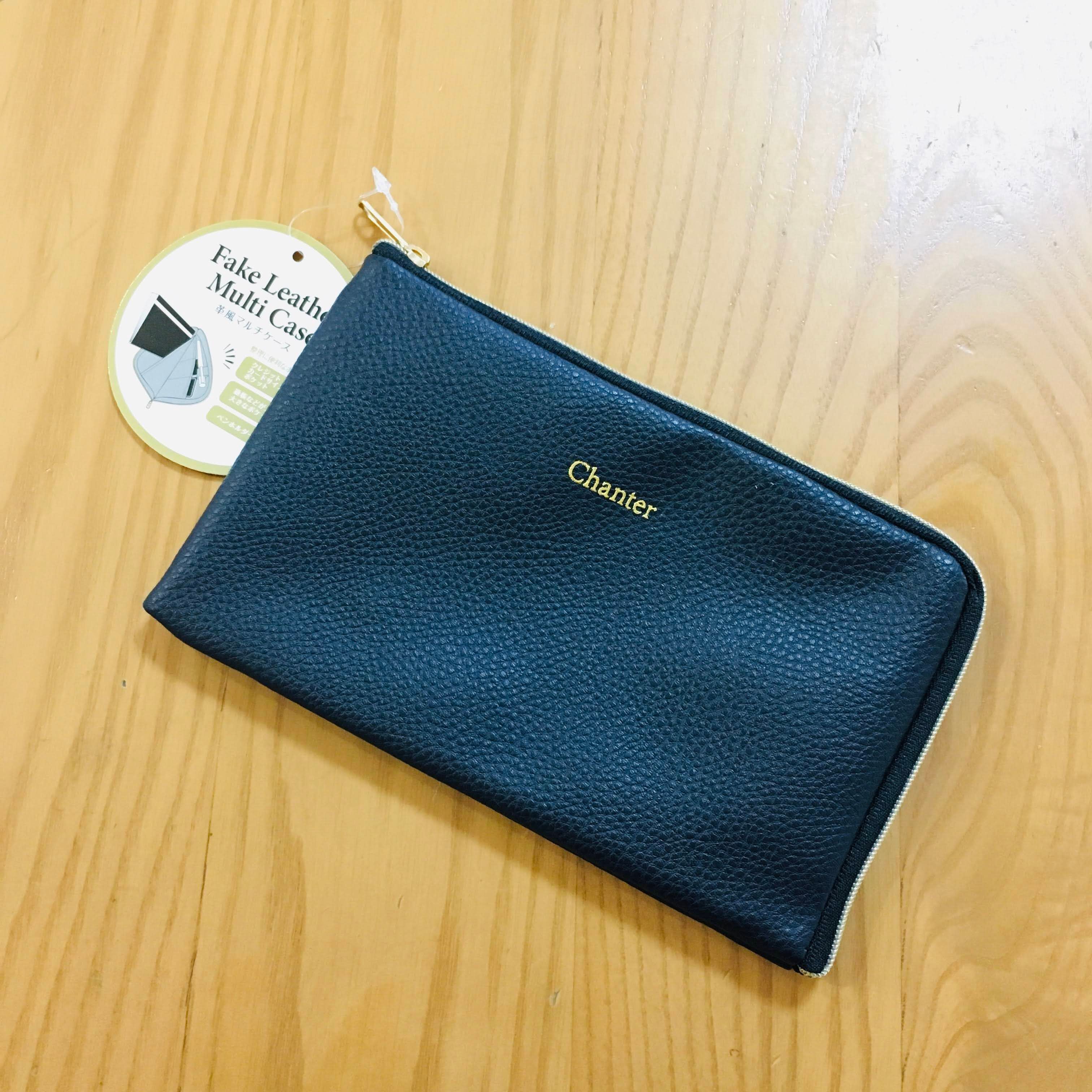 【セリア】こんなのずっと欲しかった！通帳も入るおしゃれ革風マルチケース