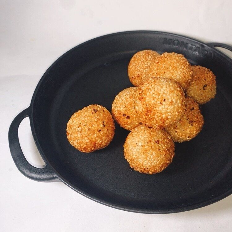 【業務スーパー】揚げたてがおいしい本場中国の冷凍ごま団子