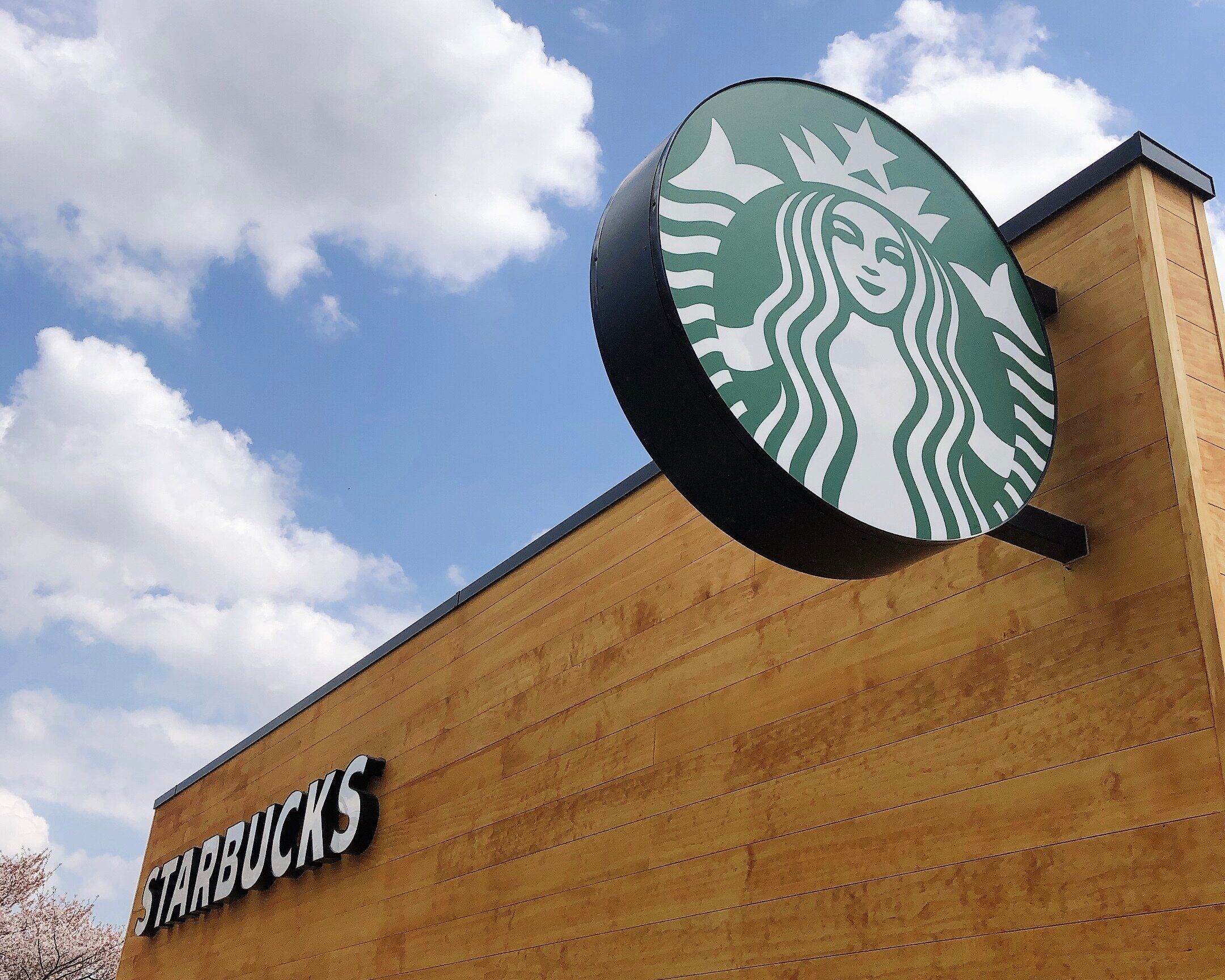 【スタバ】マニアがホリデーシーズンの特別な日に食べたいケーキとは