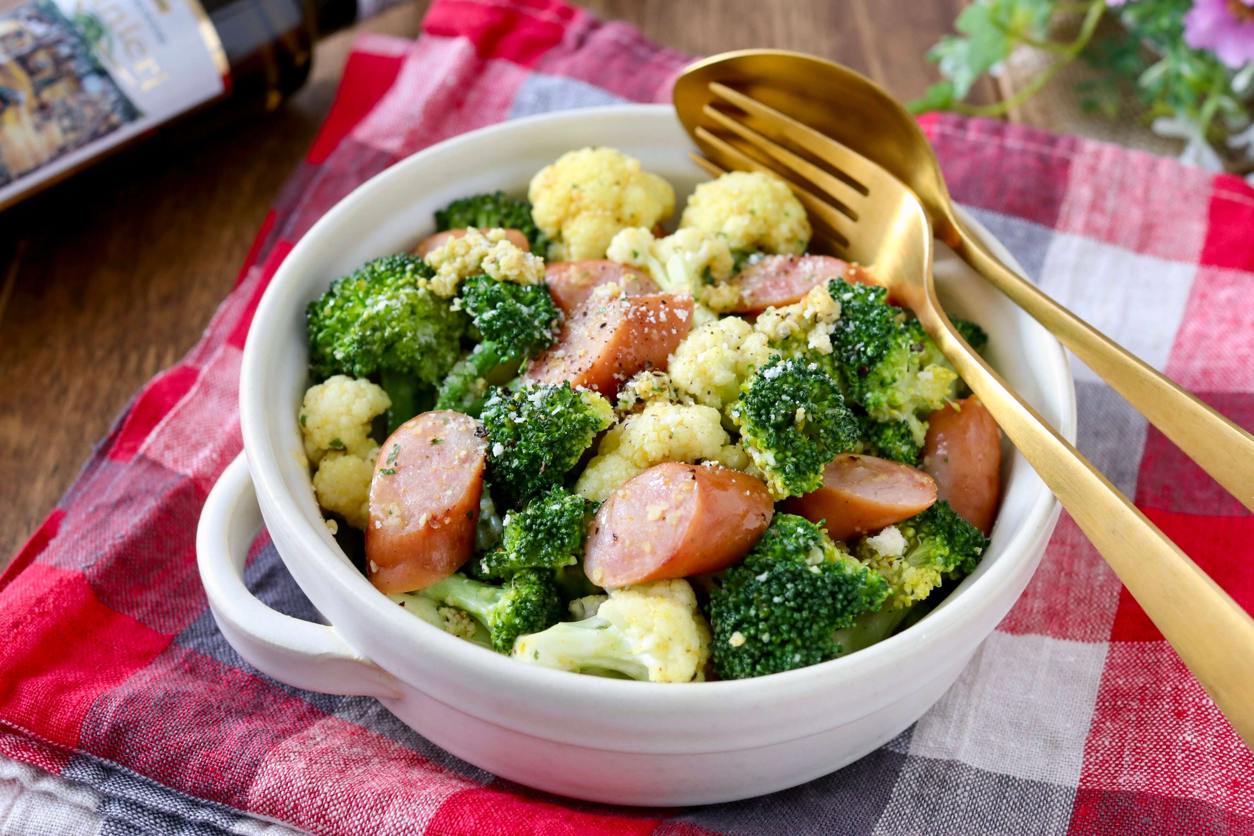 レンジで一発！カリフラワーのホットサラダレシピ