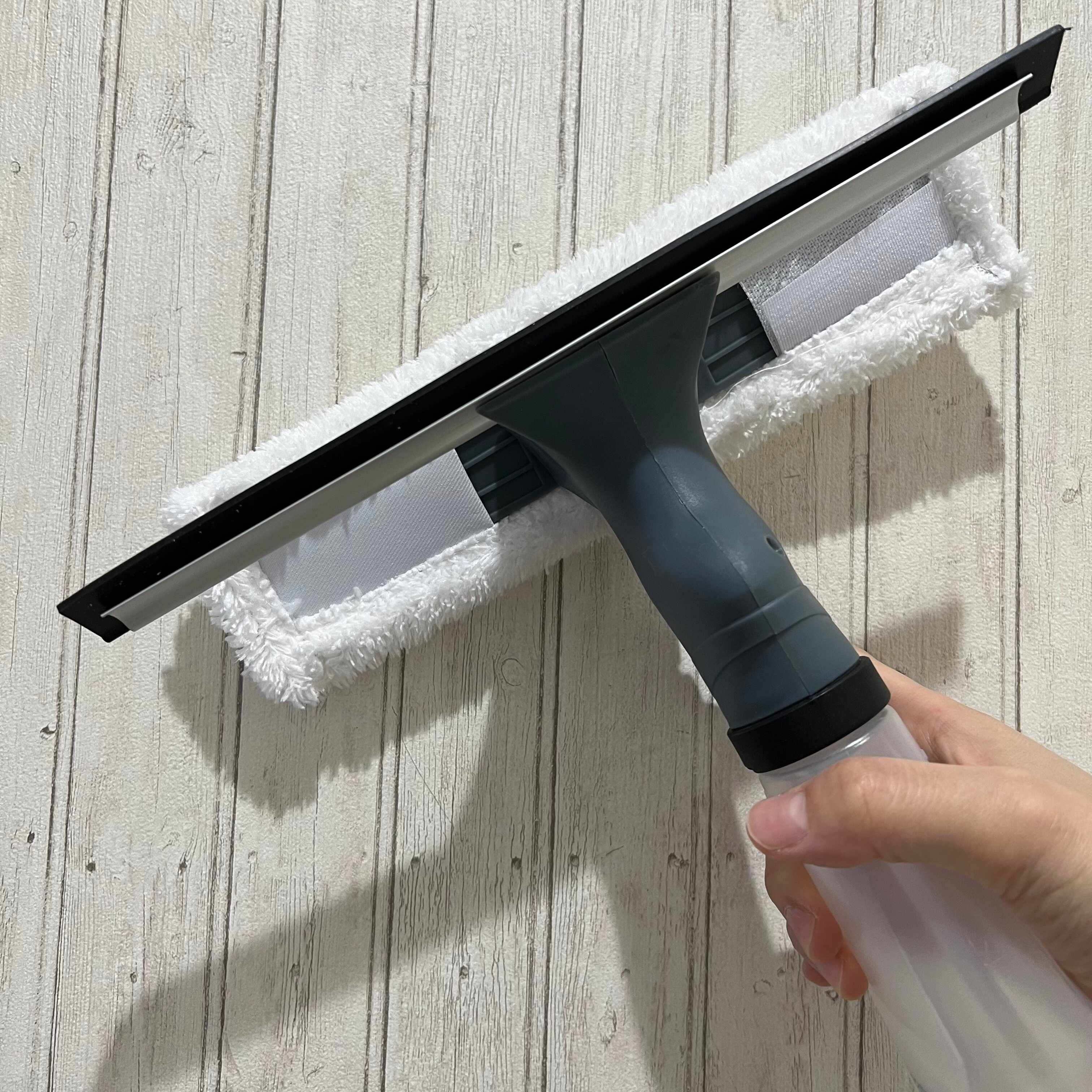 【3COINS】1つで3役!?窓掃除がグッとラクになる優秀アイテム！