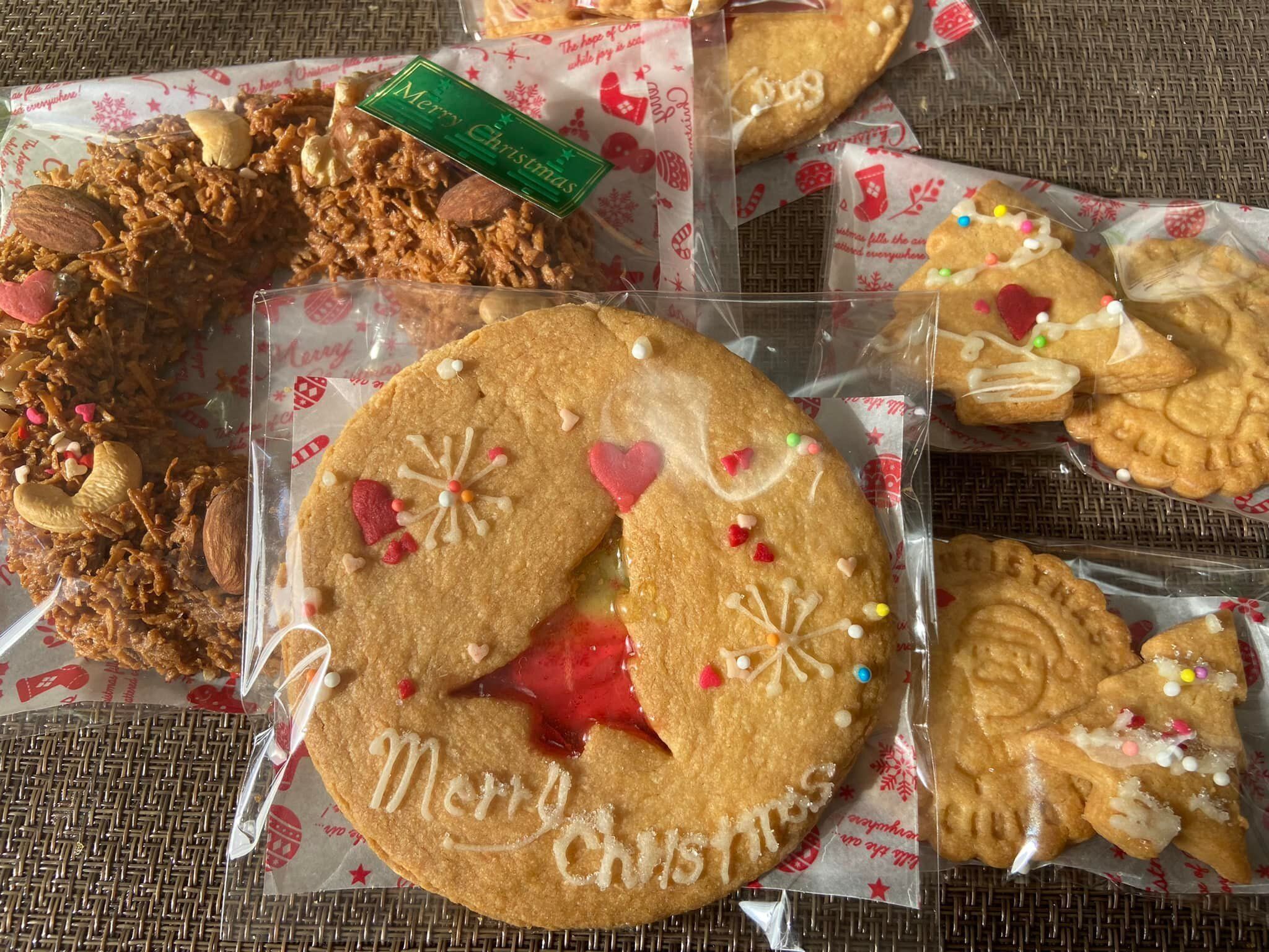 【クリスマス】市販のキャンディーを使ったステンドグラス風のクッキーの作り方