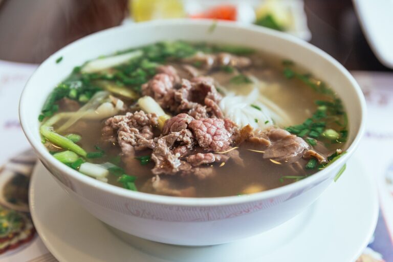 【管理栄養士監修】気になる「フォー」のカロリーや炭水化物量とは？食べる際に押さえるべきポイントを紹介
