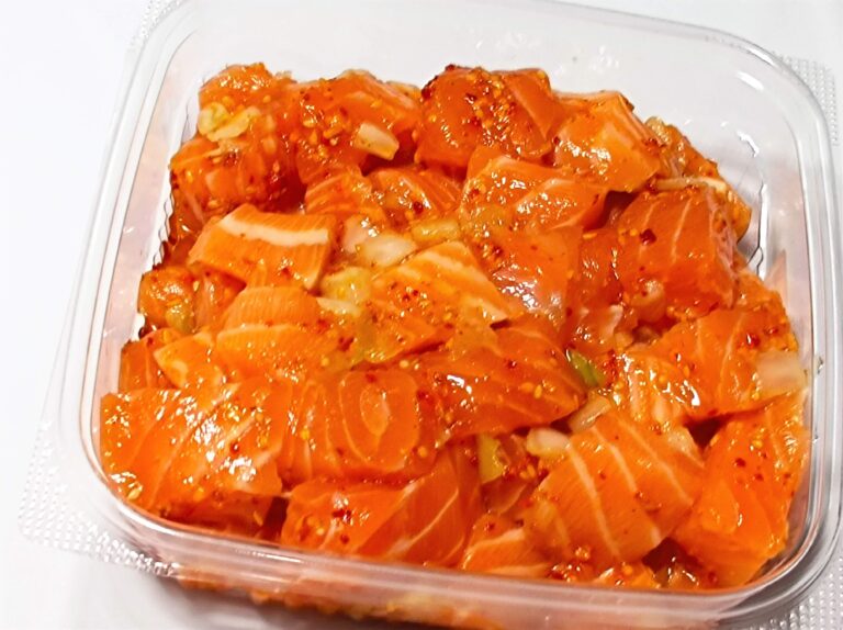 【コストコ】ご飯にのせるだけで何杯も食べれると噂の「ハワイアンサーモンポキ」
