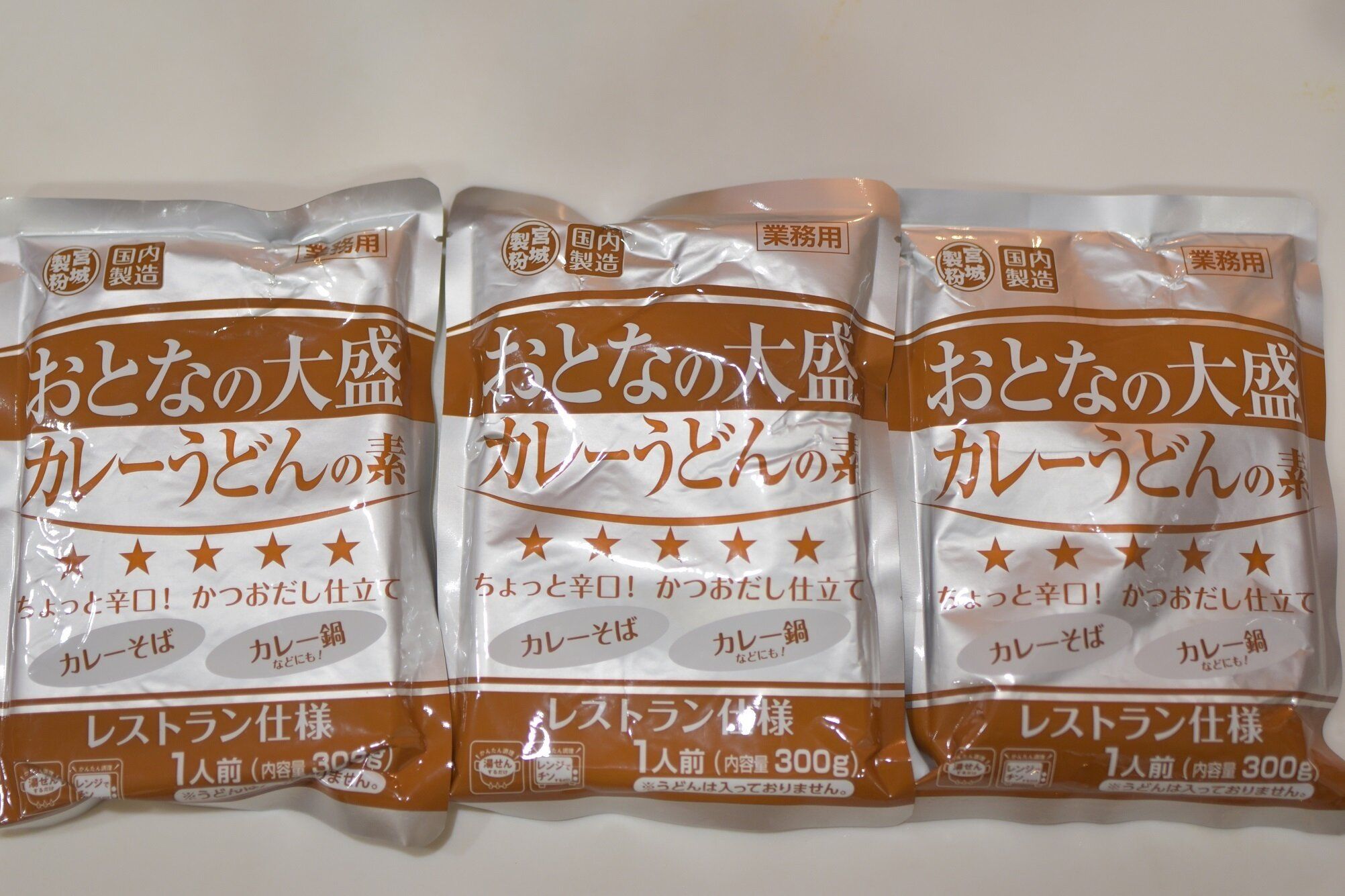 麺も合わせて100円でつくれる！業務スーパー「おとなの大盛りカレーうどんの素」のコスパが高すぎる