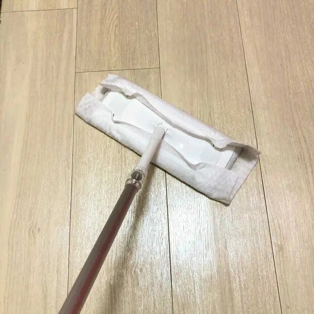 まずウェットシートで掃除するのはNG！実はアウトな床掃除