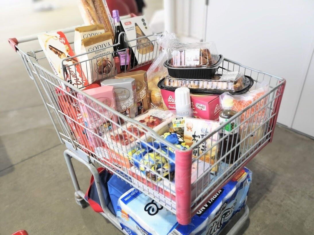 え？カートいっぱい買っても余裕なの？”7人と1匹”の大家族で愛用する冷蔵庫！全部見せます。