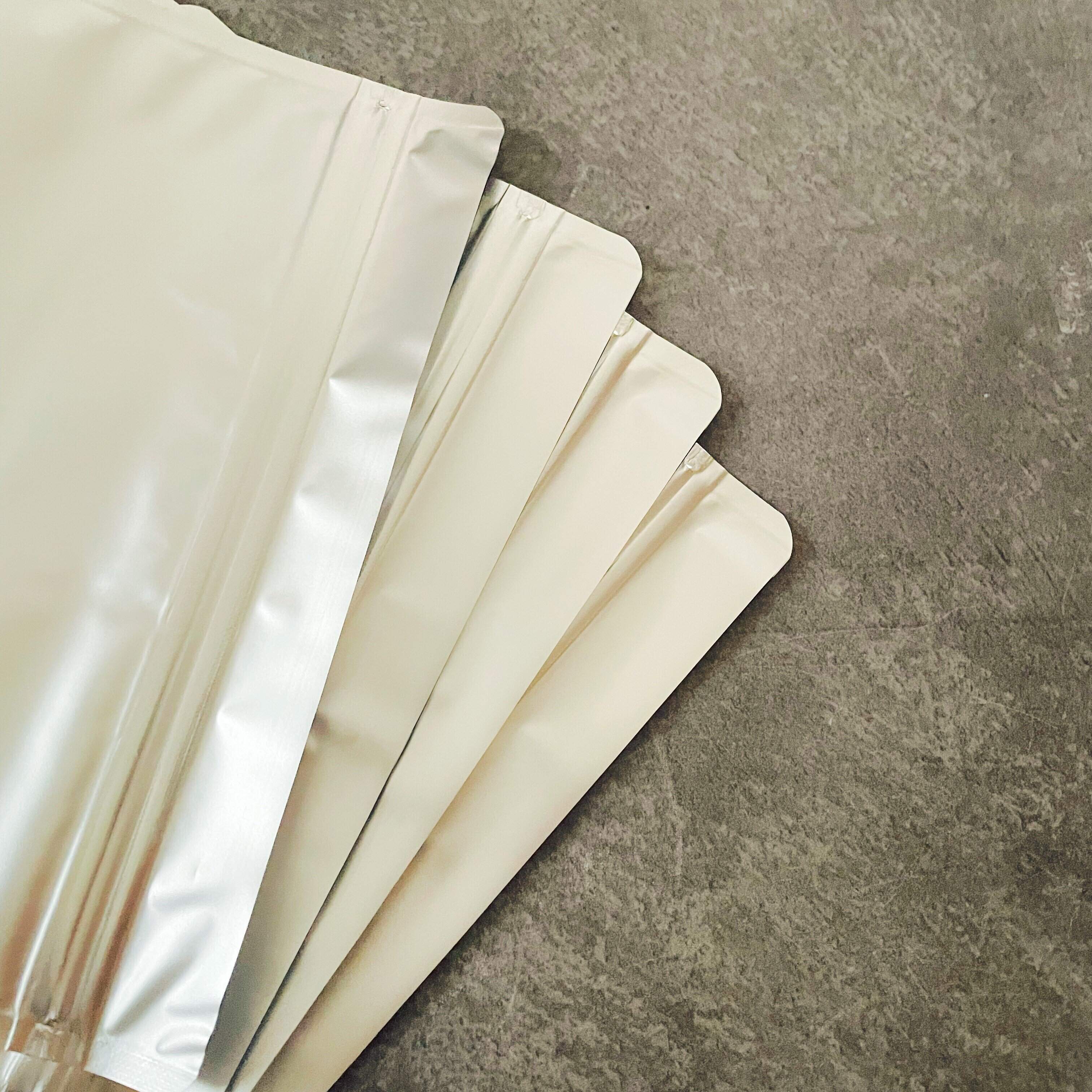 【ダイソー】冷凍と冷蔵が可能な”光を遮るアルミジップバッグ”が使える！