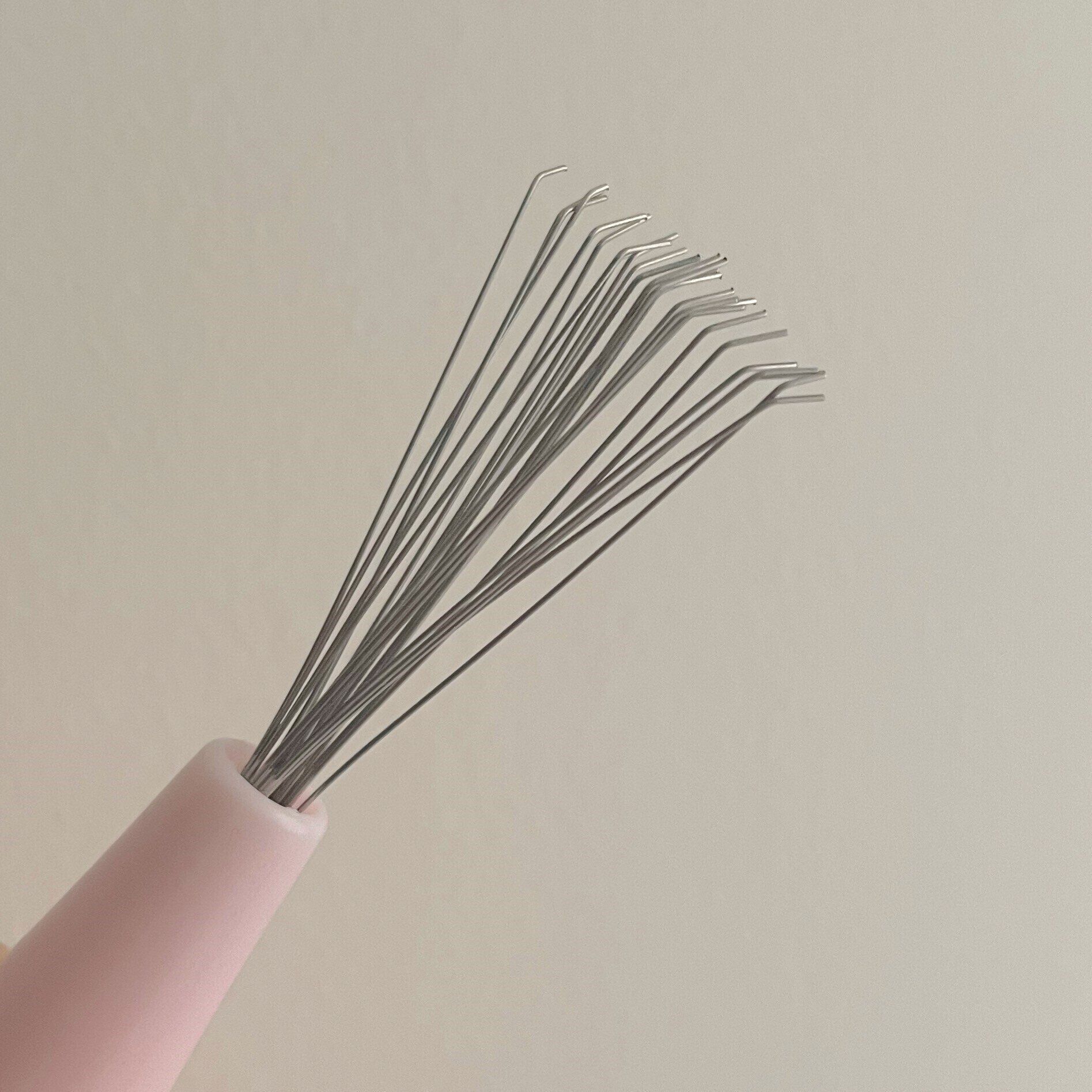 【ダイソー】キレイにするのは髪だけ？ブラシの汚れもキレイにしちゃいましょ！