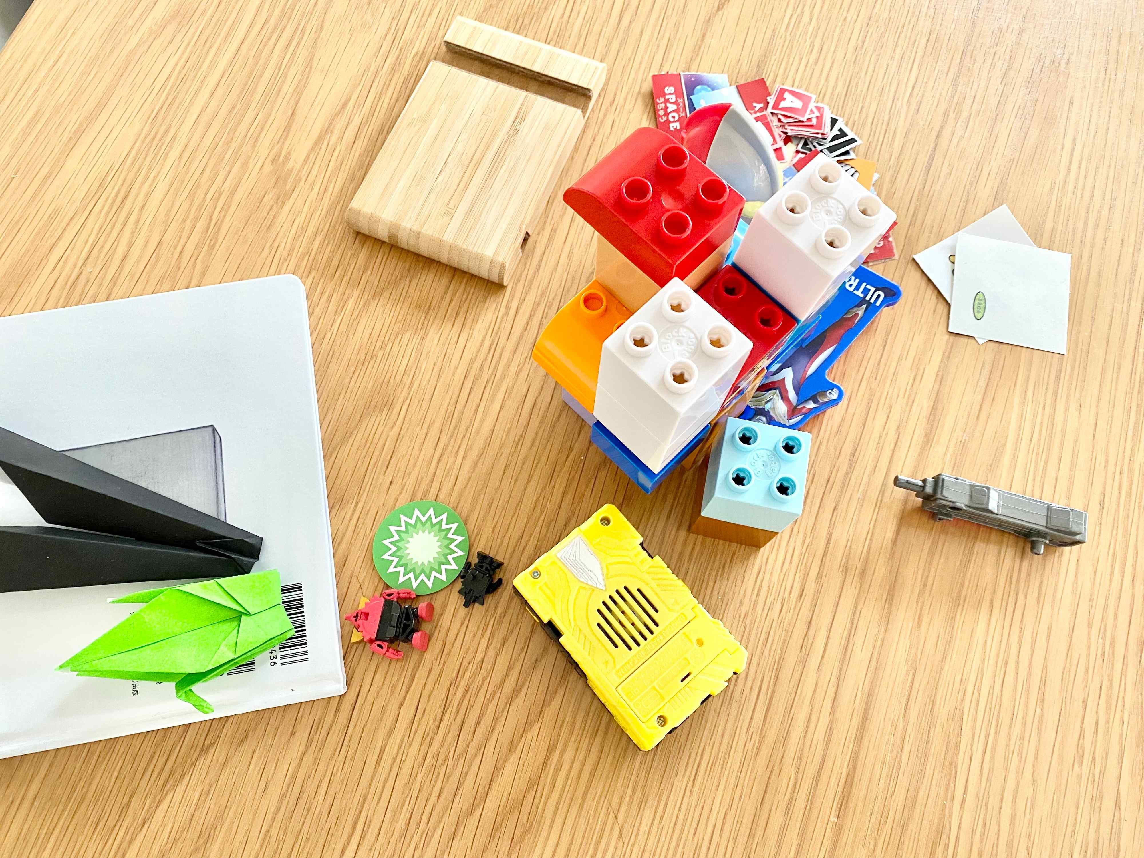 これで解決！ダイニングテーブルにモノが溜まるのを防ぐ3つの工夫