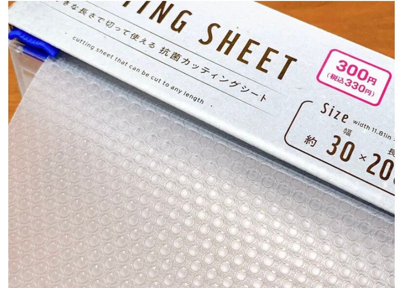 【ダイソー】面倒なお手入れが時短に！一度使ったら手放せない「まな板シート」