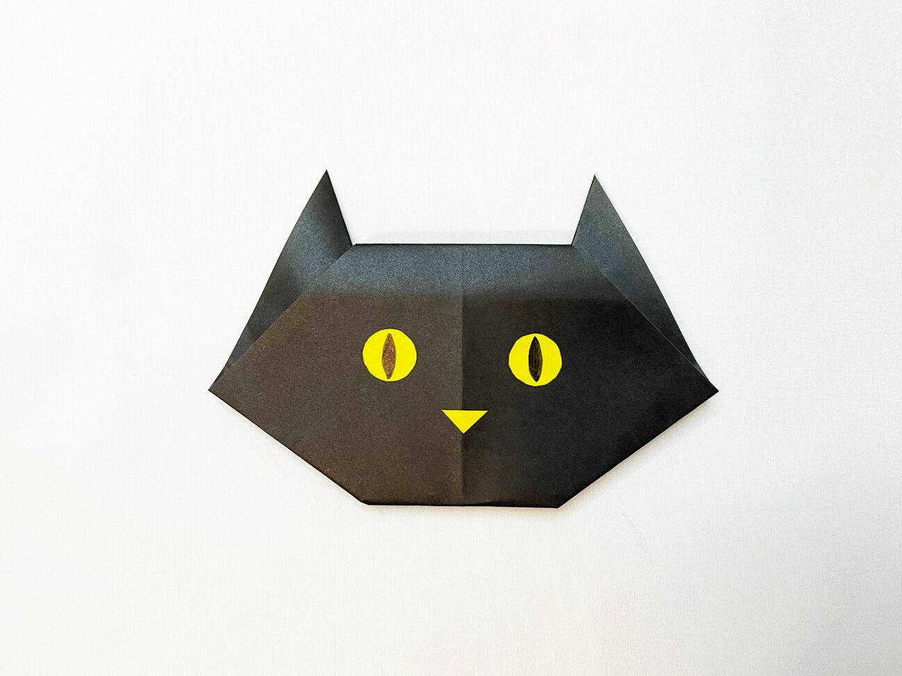 かわいい猫の簡単な折り紙！黒猫を作ってハロウィンアレンジに挑戦