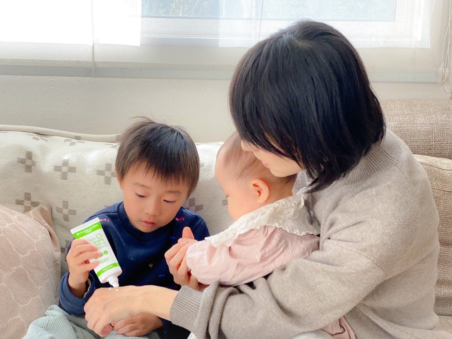 そのハンドクリームで満足してる？ 乾燥した手のケアは「これ」に頼る！