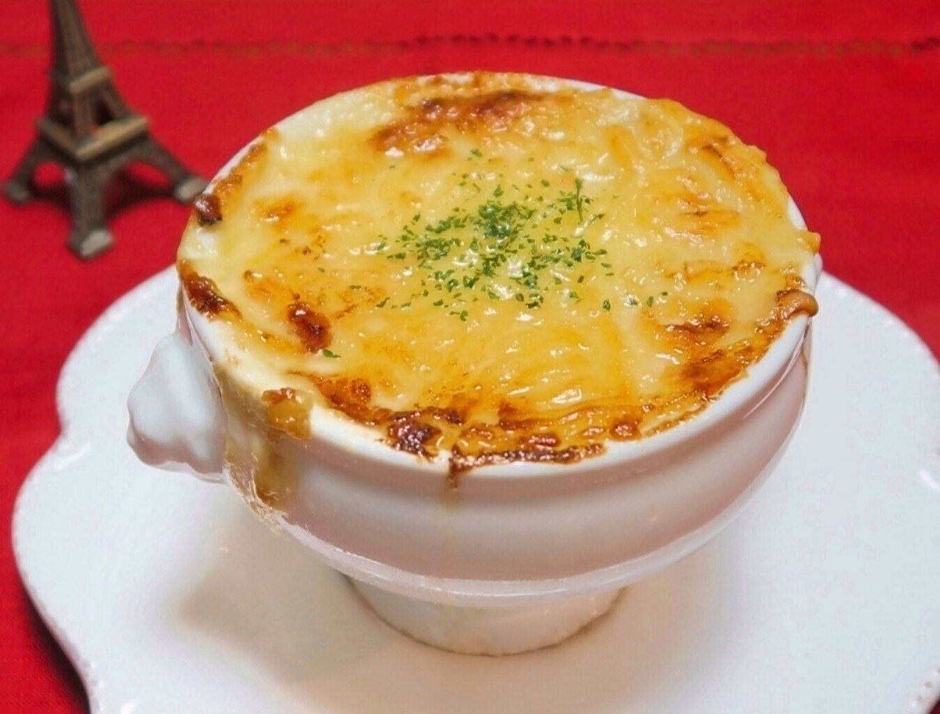 玉ねぎの旨味をまるごと味わえる！極上【オニオングラタンスープ】のつくり方