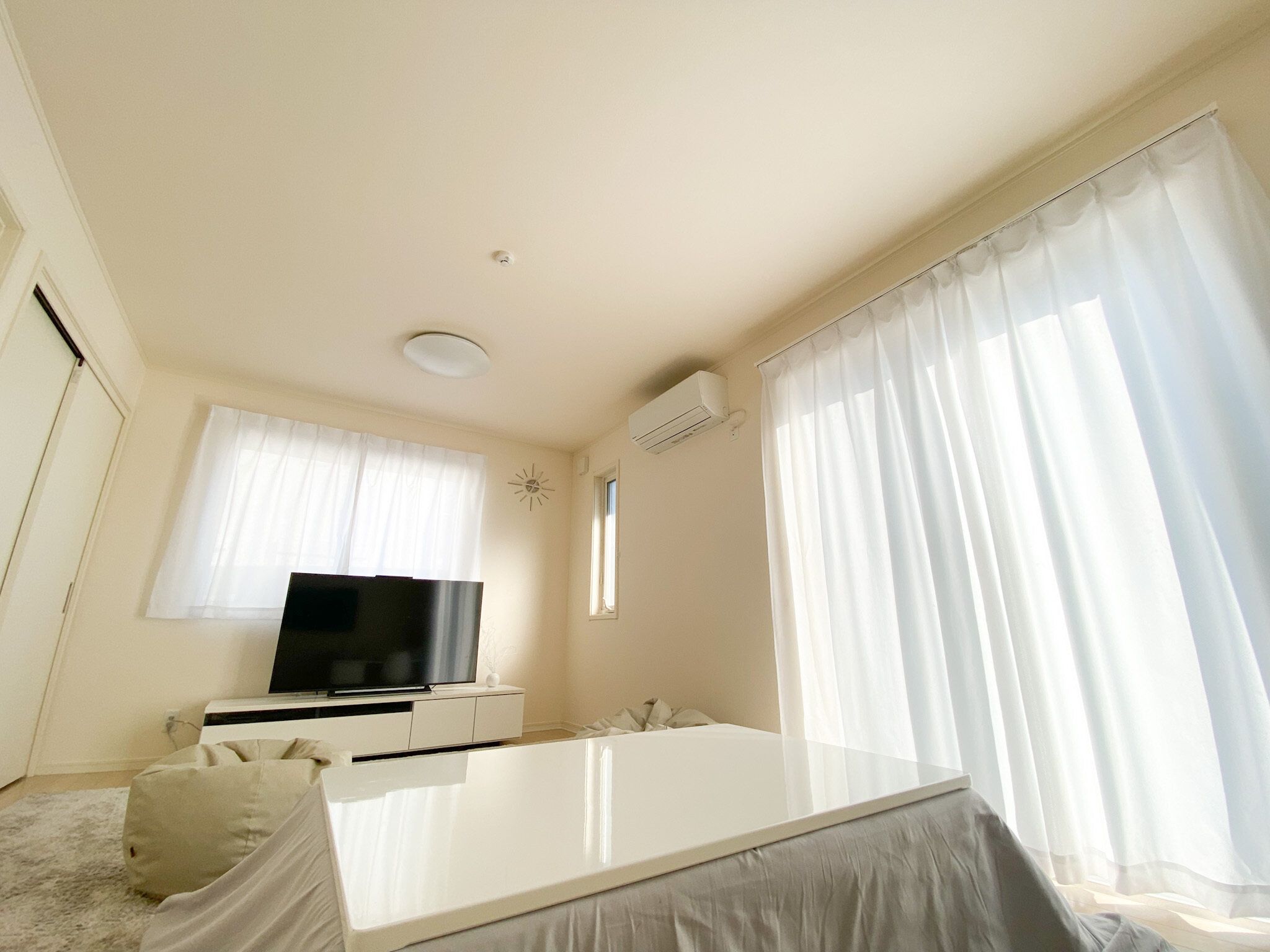 【賃貸でも諦めない】部屋を広く見せる方法7選！