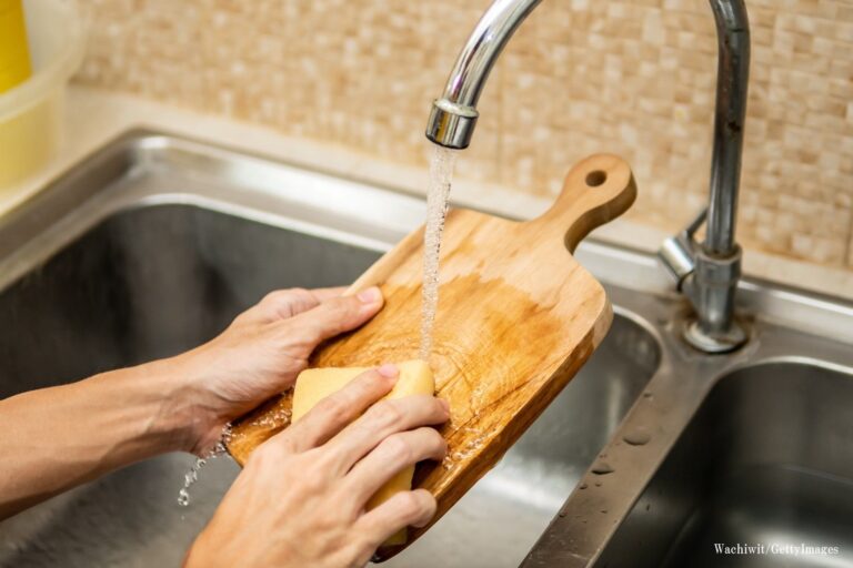 「捨てるしかない…」と思っていたキッチングッズがよみがえった便利グッズ！たった5分でイヤ～な黒ずみがスッキリきれいに!?