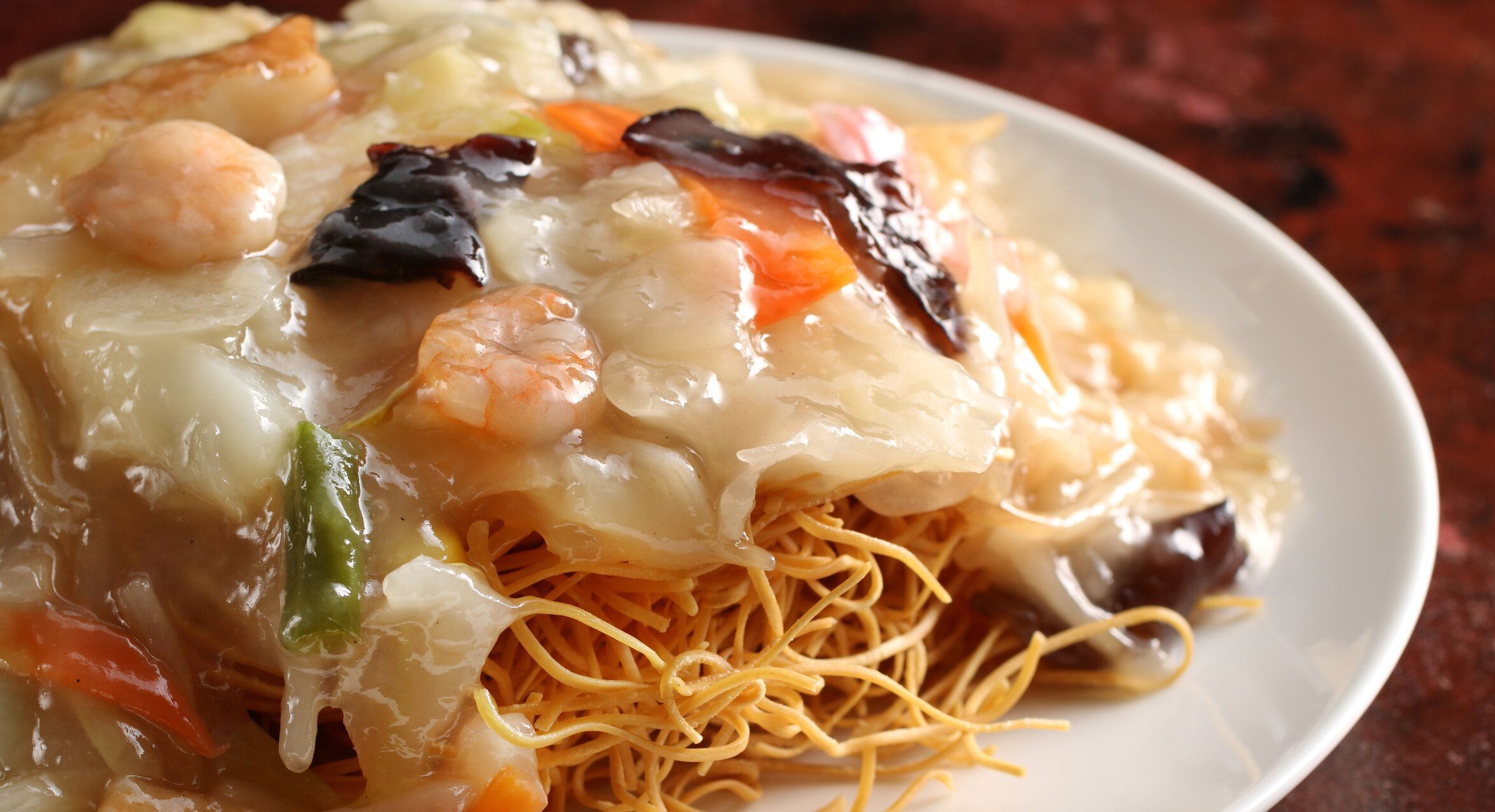 【管理栄養士監修】気になる「皿うどん」のカロリーや炭水化物量とは？食べる際に押さえるべきポイントを紹介