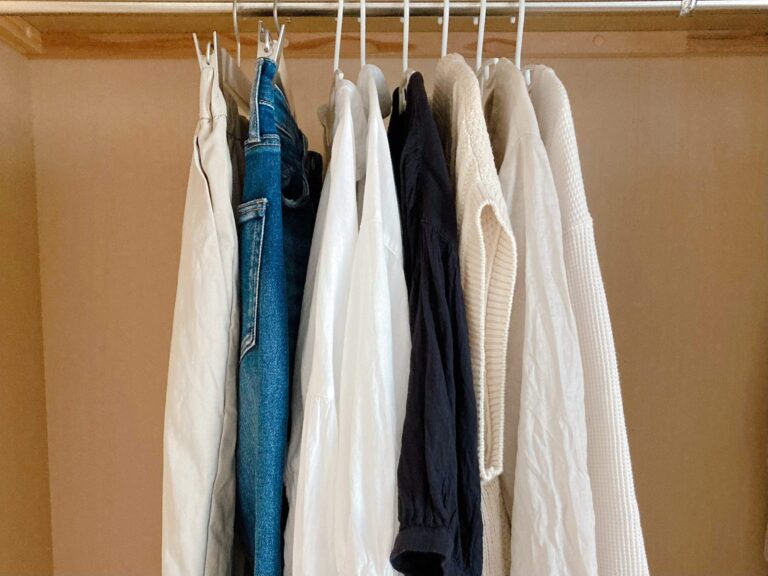 【少ない服で暮らしたい】をかなえる！ズボラがやっている季節ごとのカンタン作業