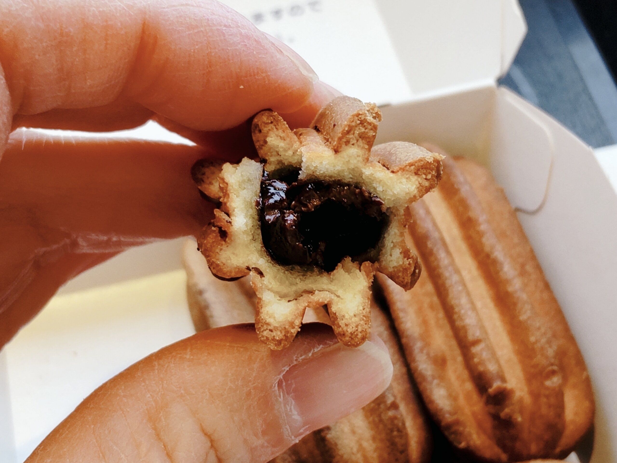 【マック】チョコ好きにはたまらない！ハイカロリーなひとくちチュロスをあっという間に完食！