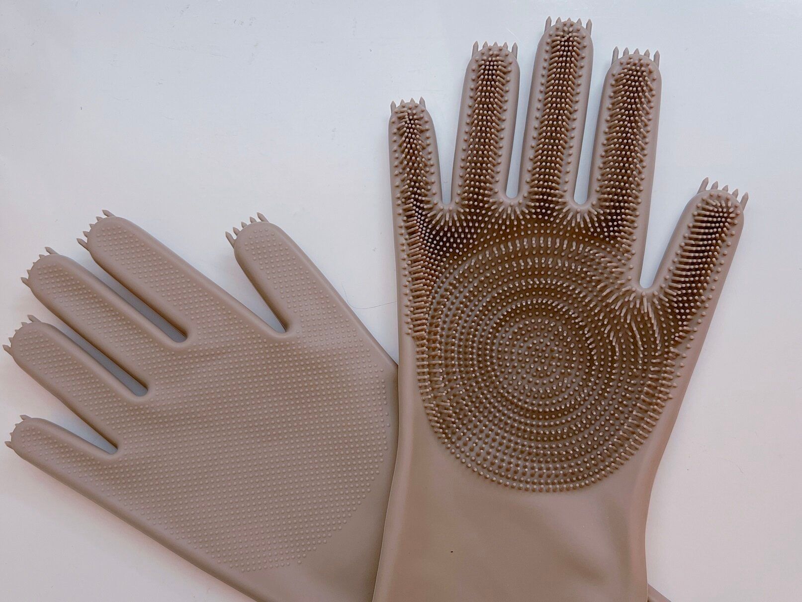 リニューアルした3COINS人気の「シリコンブラシ手袋」がすごい！