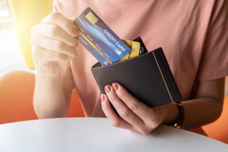 クレジットカードは◯枚持つのが正解！お金の専門家が解説するクレカの正しい見直し術