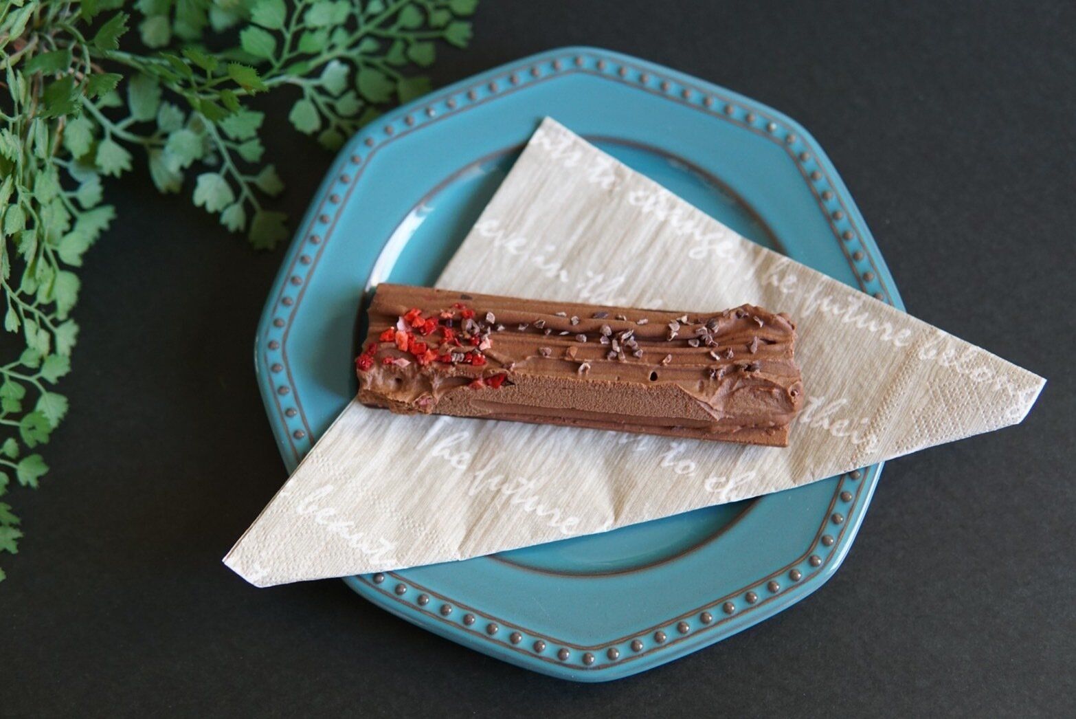 【ローソン】様々な食感で楽しませてくれるUchi Cafe×GODIVA「ガトービスキュイショコラ」