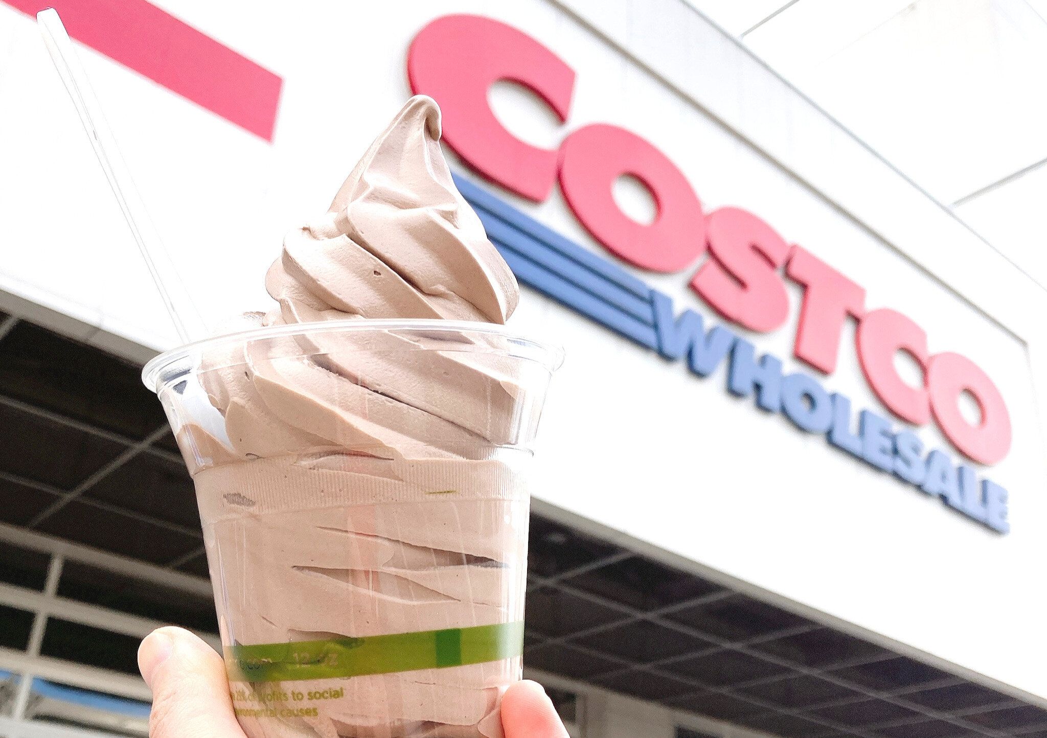 【コストコ】フードコートで今食べられる「チョコバナナソフトクリーム」と「ストロベリースムージー」はおすすめ！