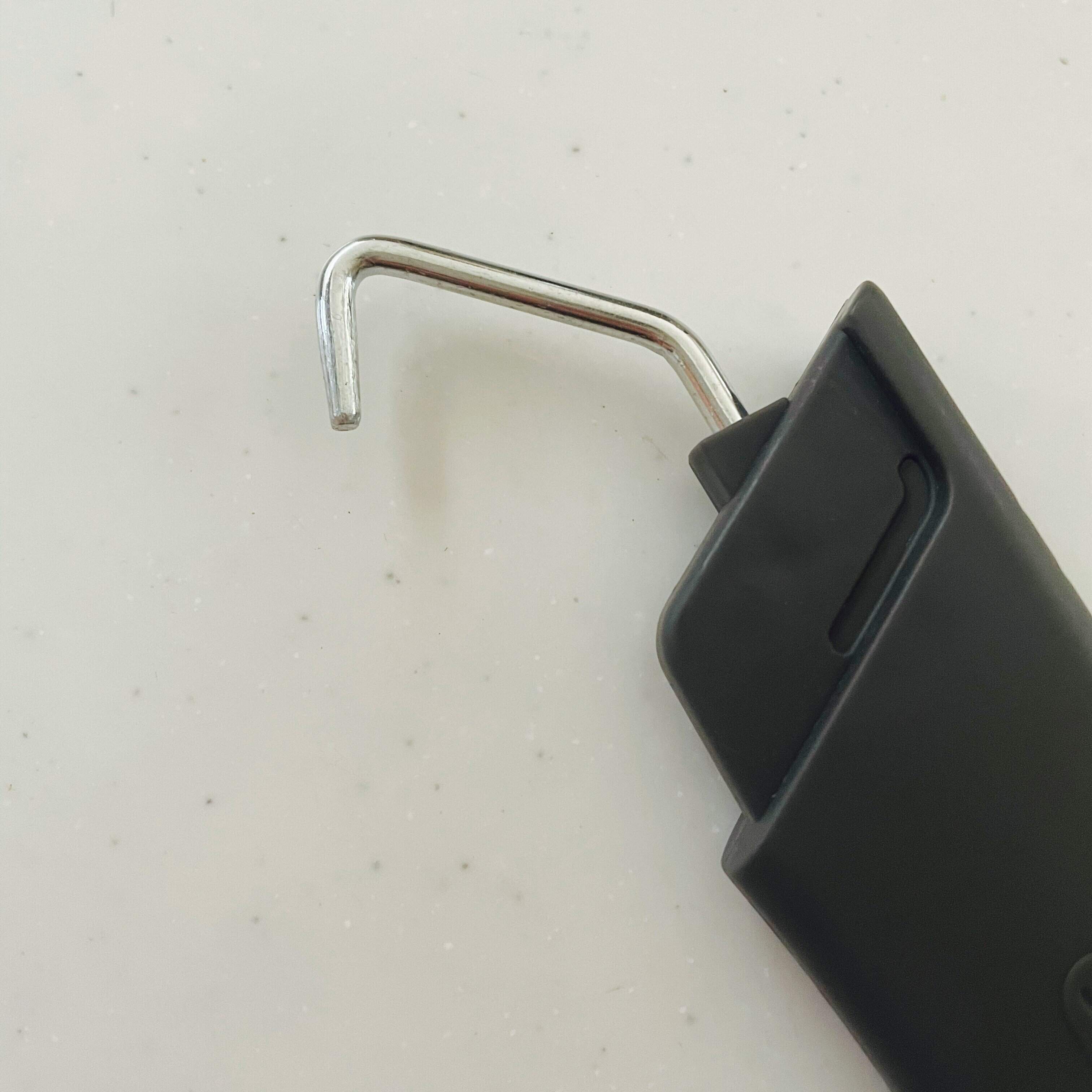 【ダイソー】これを使えば縛らなくていいっ！「古新聞や古雑誌をまとめるひもを結んだら緩すぎる…涙」なんてことがなくなる神アイテム