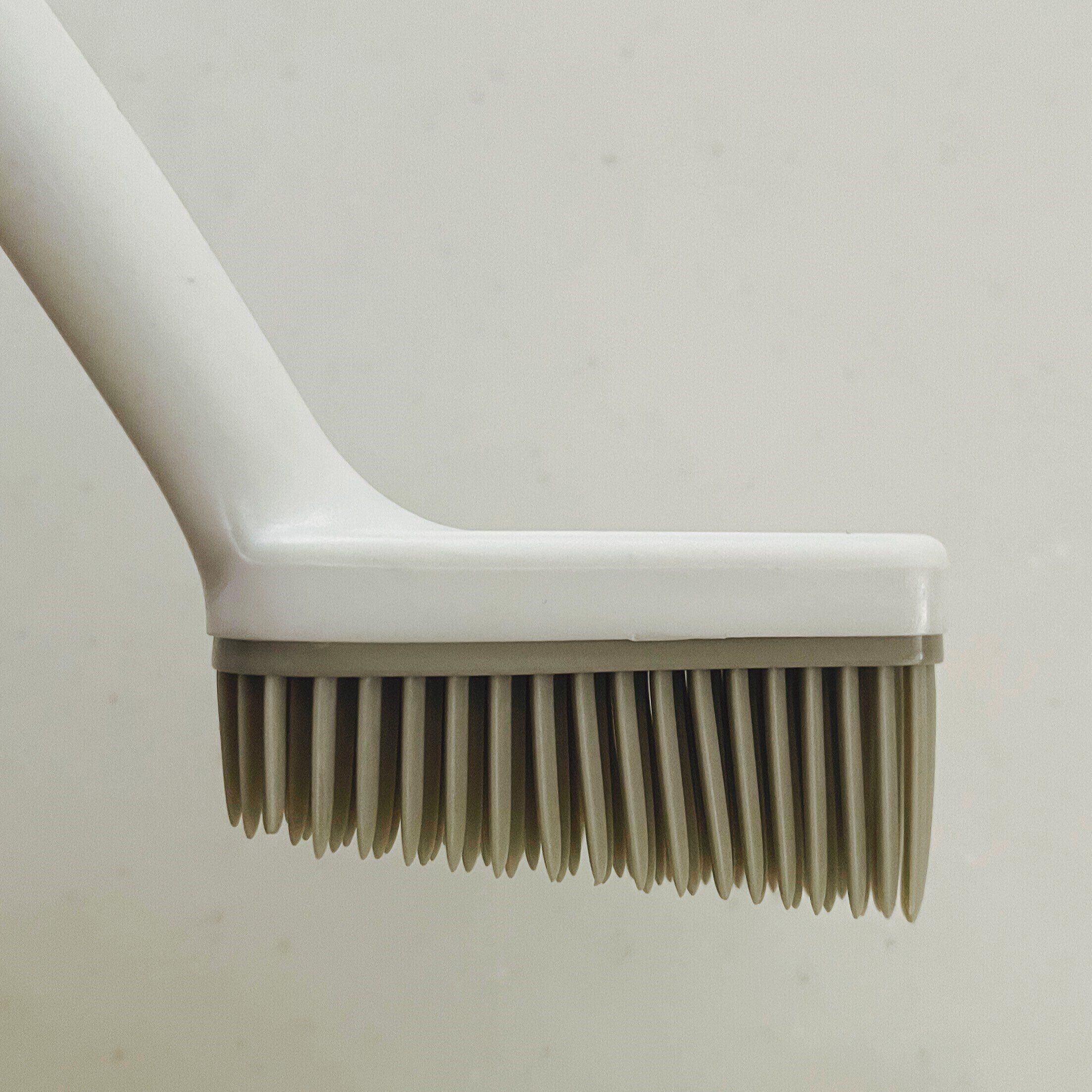 【ダイソー】掃除しづらい”あそこ”にピタッとフィットするブラシを使ってみた！