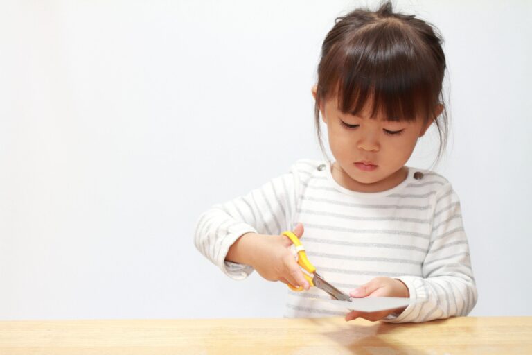 なぜ工作遊びで脳が育つの？専門家が教える「３つの理由」
