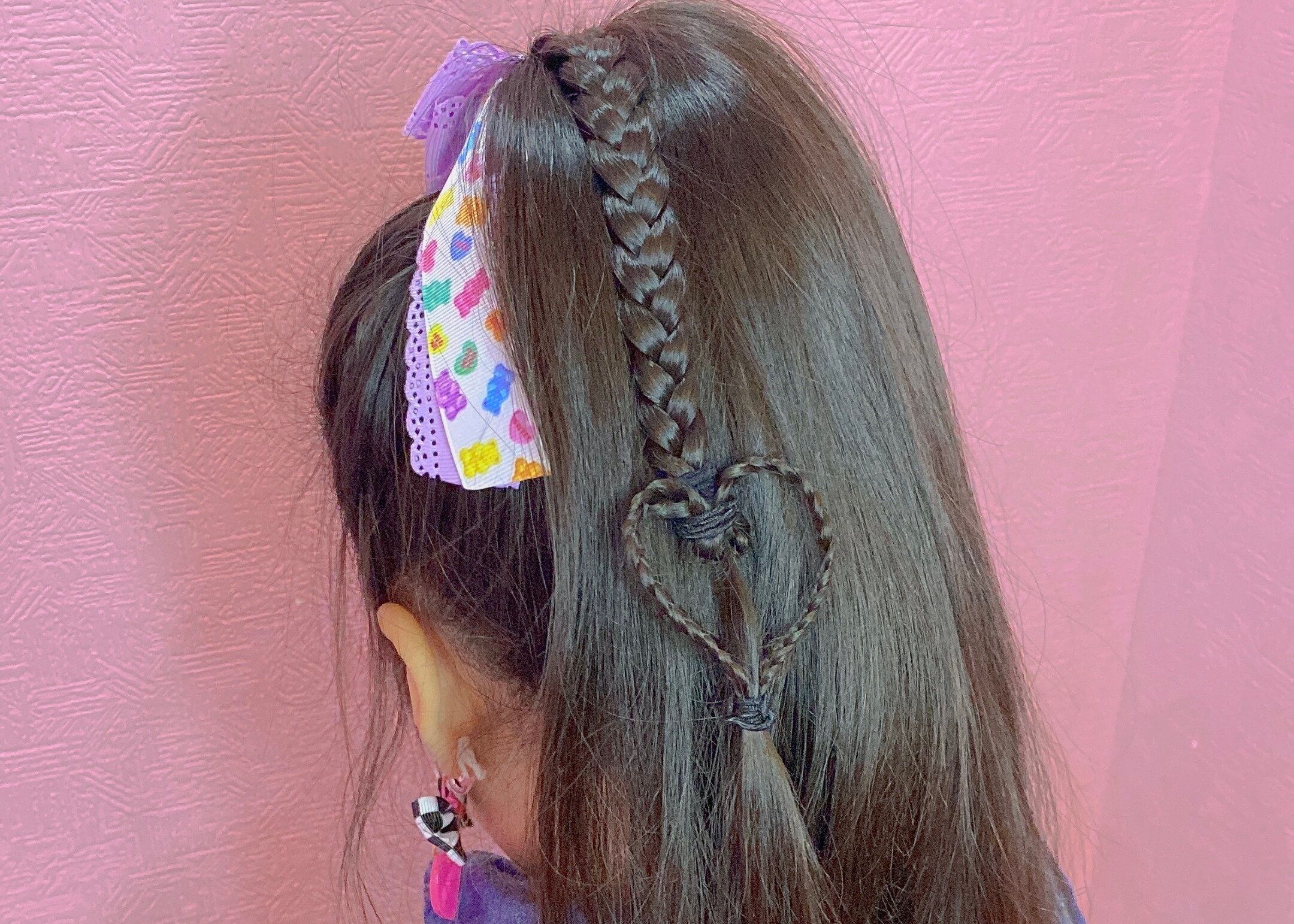 ポニーテールにハートチャーム風アレンジ！