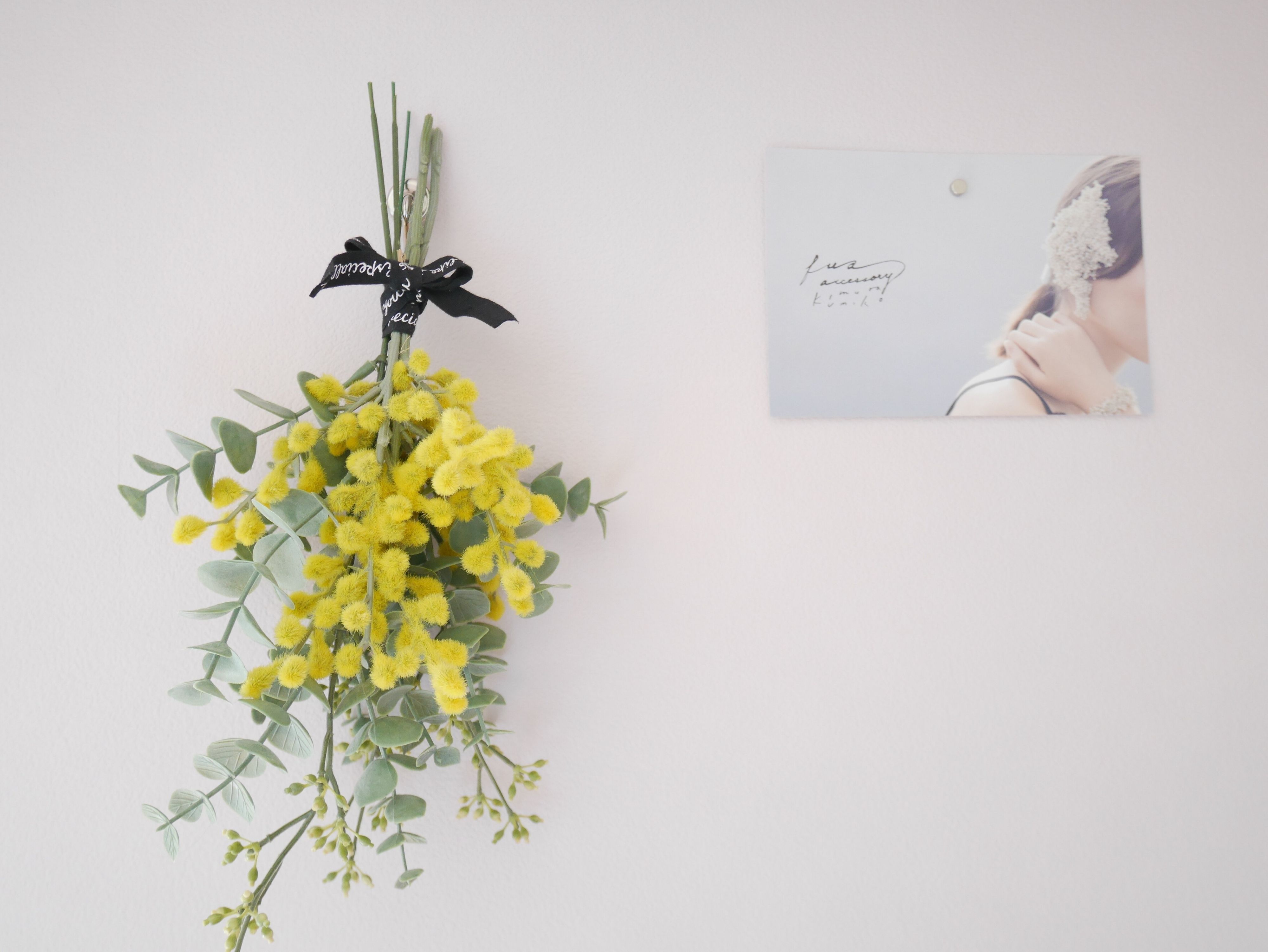 目からウロコのこの裏ワザ知ってる？特別なものはなし！何の変哲もない家の壁紙にマグネットがつけられるんです