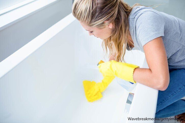 【ズボラさん必見】洗剤ナシでもツルツルに!?お風呂掃除が圧倒的にラクになるブラシがありました！